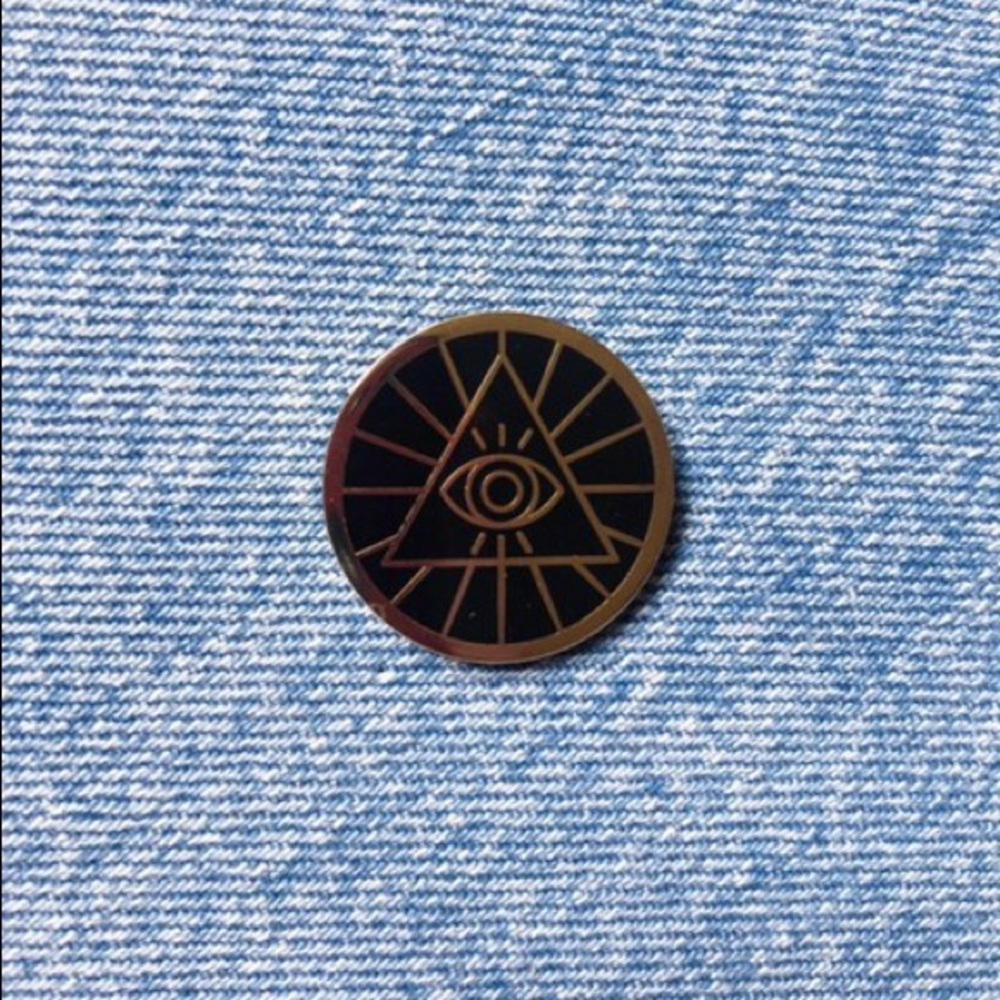 GOLD EVIL EYE PYRAMID PIN
